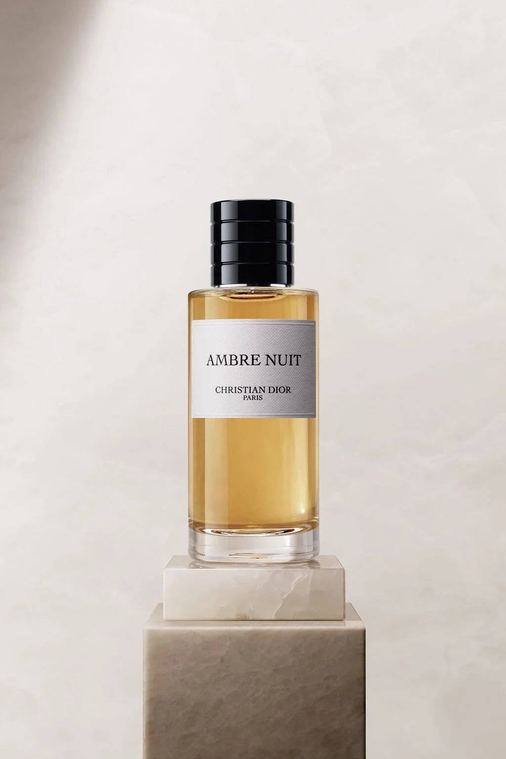 Ambre Nuit
Eau de parfum mixte - notes ambrées et florales