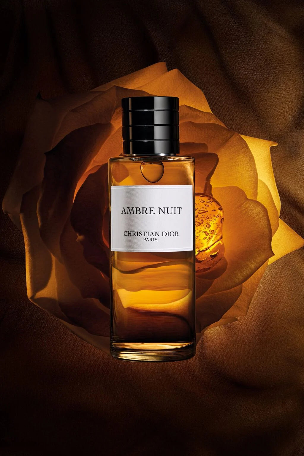 Ambre Nuit
Eau de parfum mixte - notes ambrées et florales