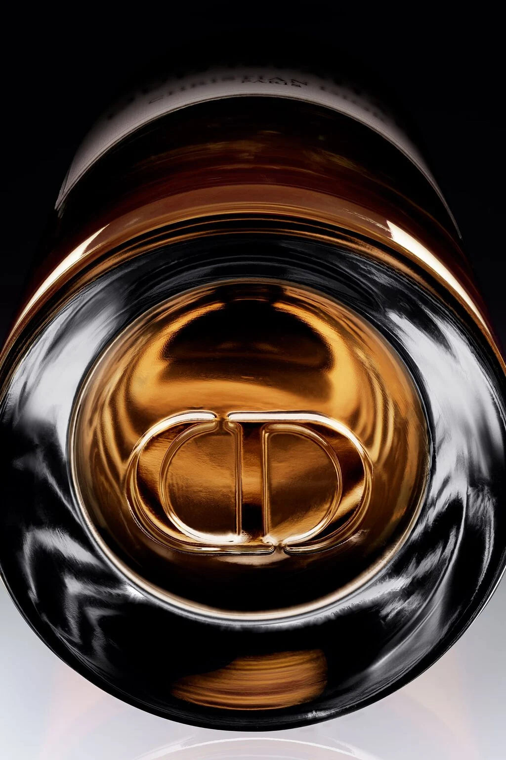 Ambre Nuit
Eau de parfum mixte - notes ambrées et florales