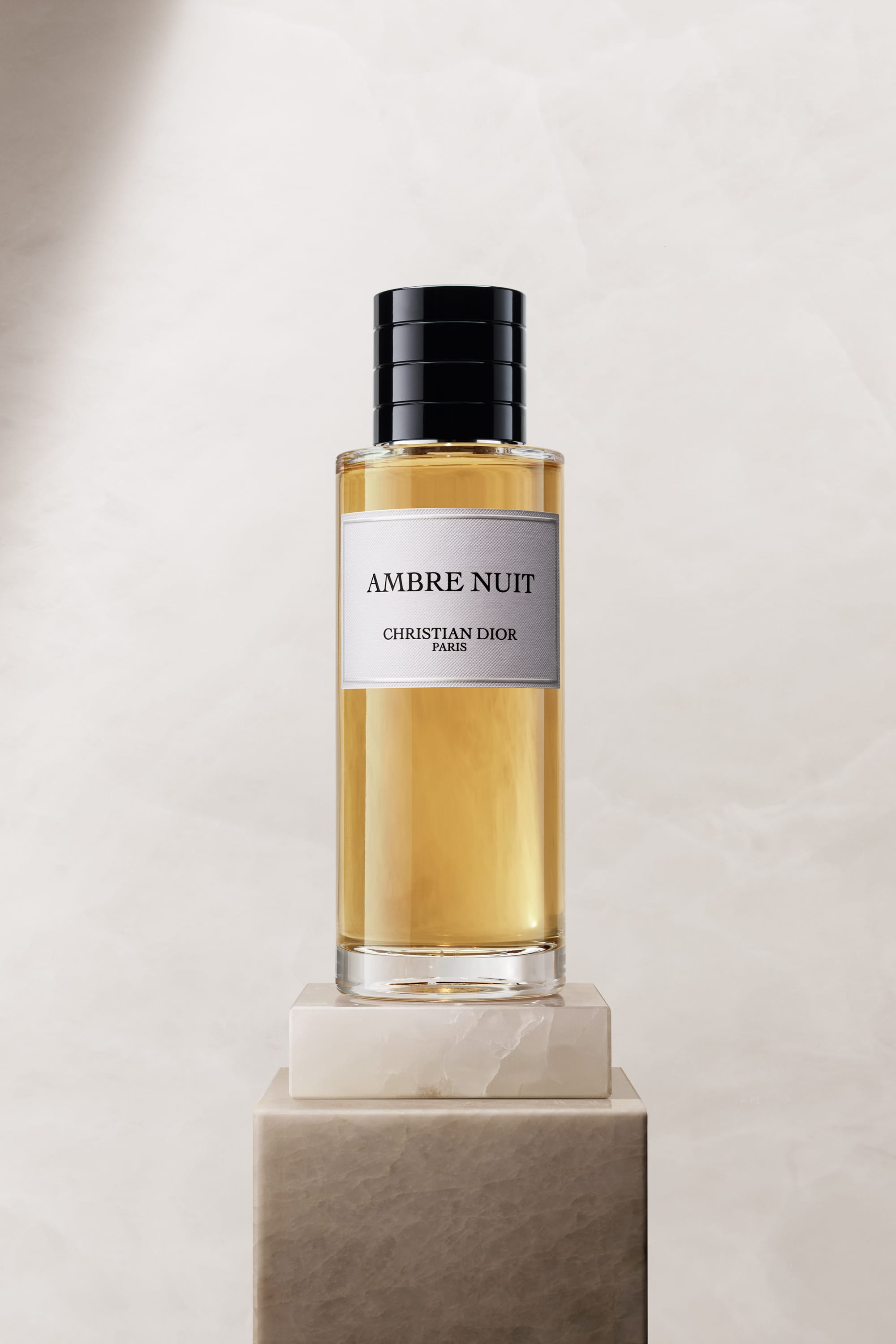Ambre Nuit
Eau de parfum mixte - notes ambrées et florales
